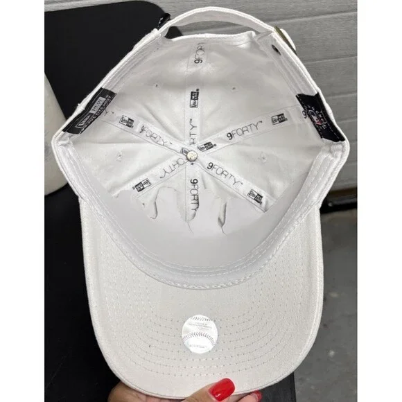 Women's New York Yankees 47 Brand Twins Strap Back White Adjustable Hat Cap NWT - Picture 6 of 8